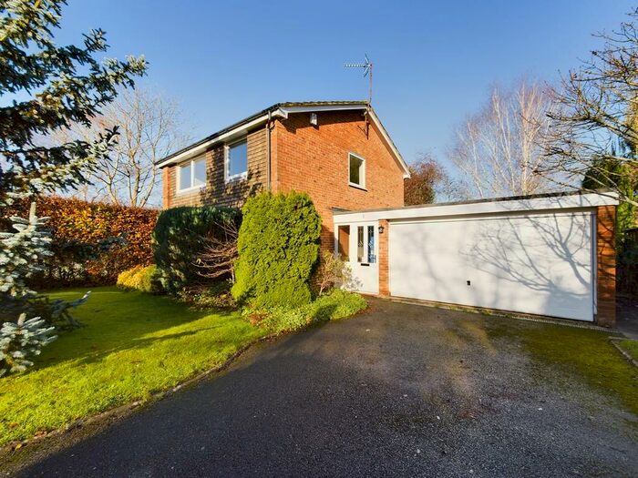 4 Bedroom Detached House To Rent In Woodlands Walk, Mannings Heath, RH13