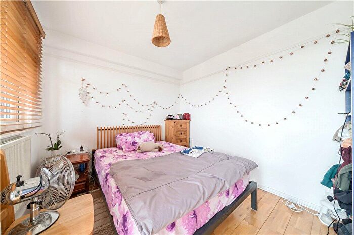 1 Bedroom Apartment For Sale In Battersea High Street, London, SW11