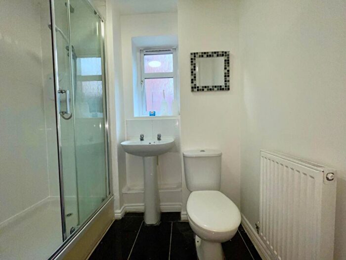 2 Bedroom Apartment To Rent In Haunch Close, Birmingham, West Midlands, B13