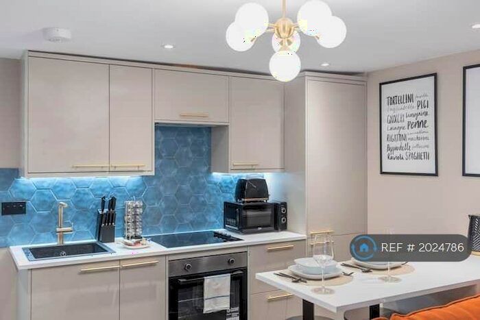 3 Bedroom Maisonette To Rent In Clifton Rise, New Cross - London, SE14