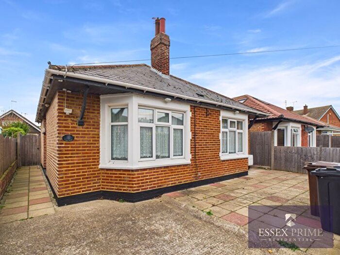 2 Bedroom Bungalow For Sale In Lake Walk, Clacton-On-Sea, CO15