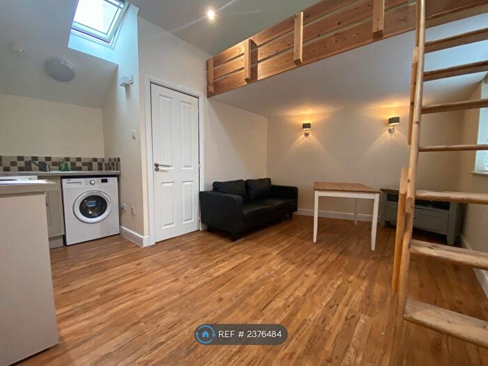 Studio To Rent In Staple Hill Road, Bristol, BS16