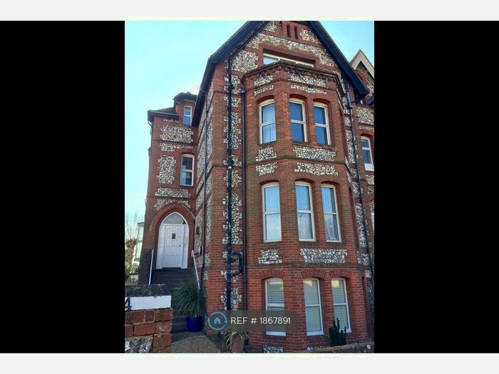 2 Bedroom Flat To Rent In Grange Gardens, Eastbourne, BN20
