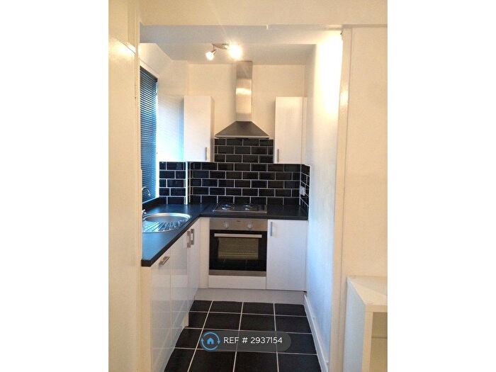 Studio To Rent In Tower Bridge Road, London, SE1