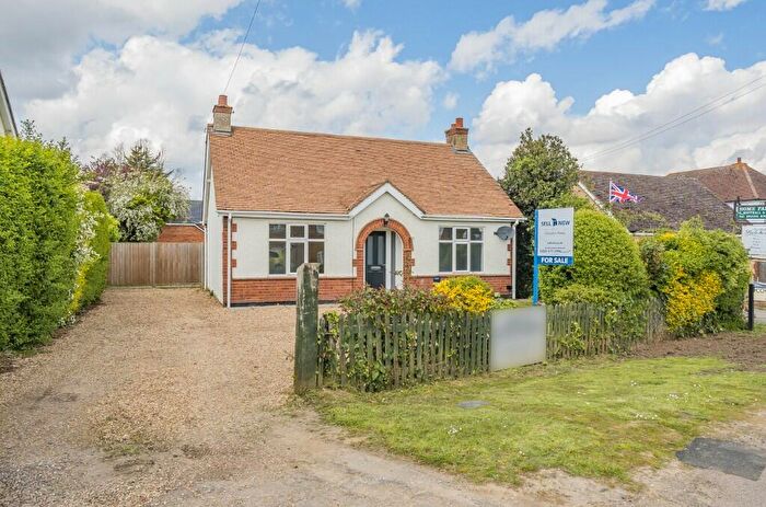 3 Bedroom Detached Bungalow For Sale In **Close To Local Amenities** Bedford Road, MK44