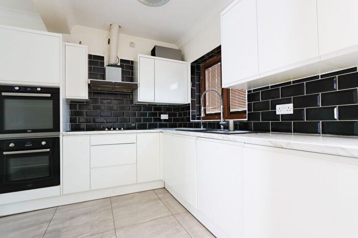 5 Bedroom Semi-Detached House To Rent In Morland Gardens, Southall, UB1