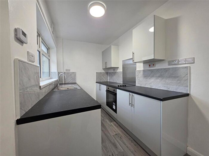 2 Bedroom House To Rent In Wendover Drive, Nottingham, NG8