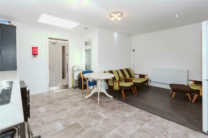 5 Bedroom Semi-Detached House To Rent In Kingsholm Road, Southmead, Bristol, BS10