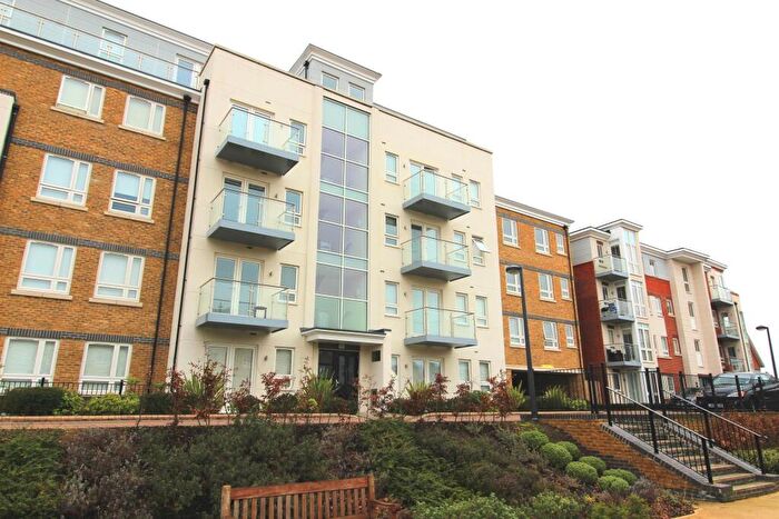 2 Bedroom Apartment To Rent In Heron Way, Maidenhead, SL6