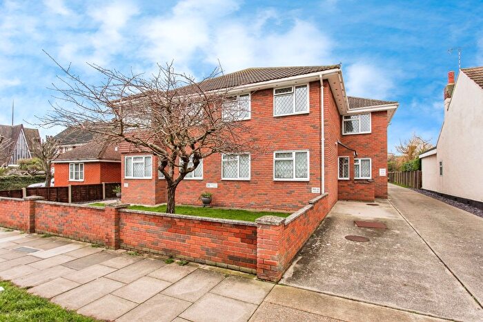 2 Bedroom Flat For Sale In Eastbourne Grove, Westcliff-On-Sea, Essex, SS0