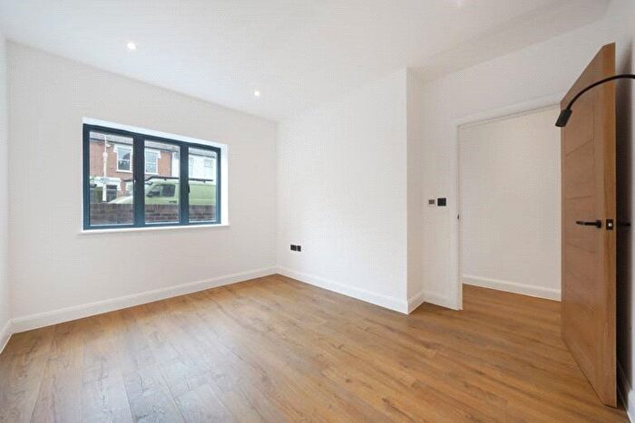 2 Bedroom Flat For Sale In Cranmer Avenue, London, Cranmer Avenue, London, W13