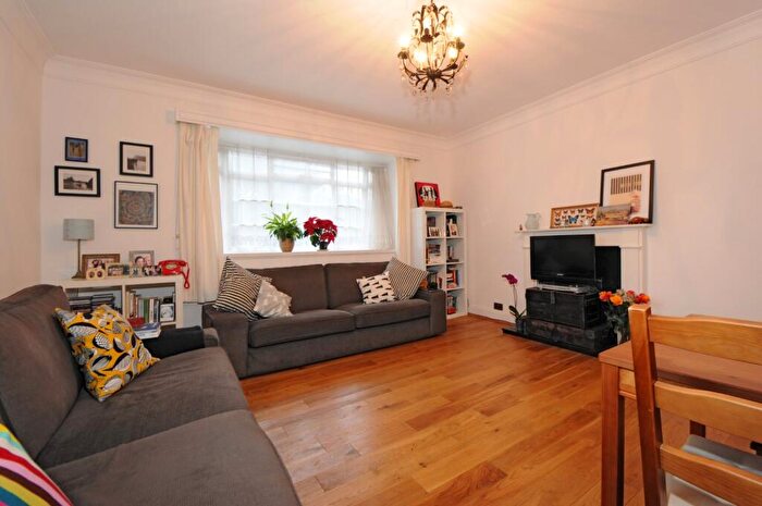 1 Bedroom Flat To Rent In Prince Albert Road, St Johns Wood, London, NW8