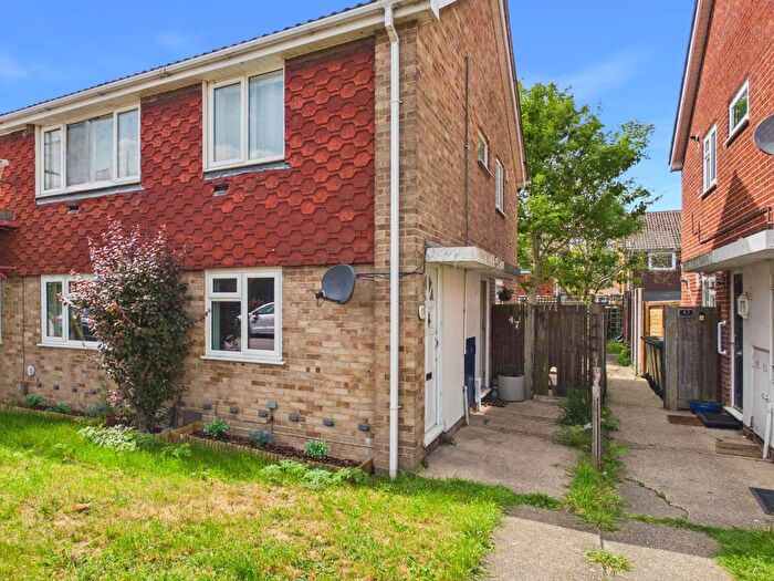 2 Bedroom Maisonette For Sale In Benen-Stock Road, Stanwell, Middlesex, TW19
