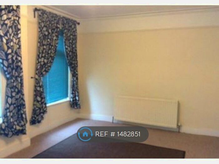 2 Bedroom Flat To Rent In Winns Avenue, London, E17