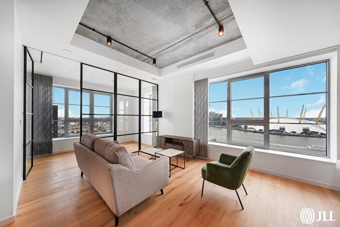 2 Bedroom Flat To Rent In Douglass Tower, Good Luck Hope, E14