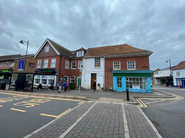 1 Bedroom Flat To Rent In The Broadway Thatcham, RG19