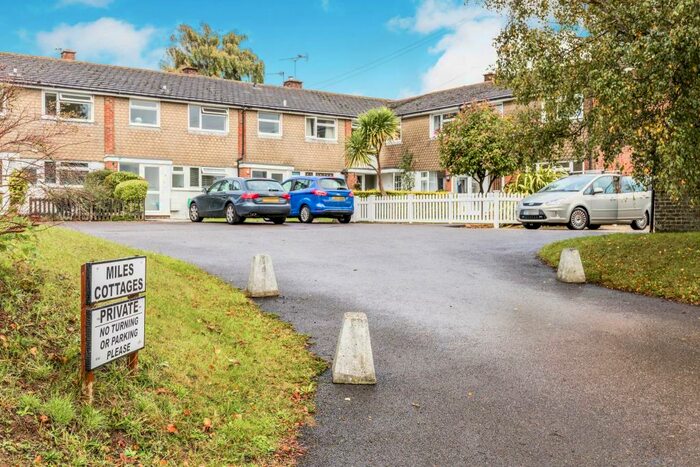 2 Bedroom Apartment To Rent In Taylors Lane, Bosham, PO18