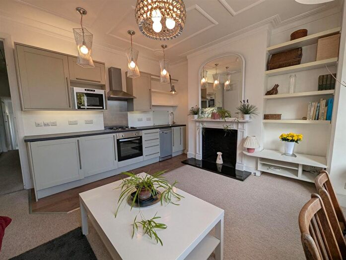 2 Bedroom Flat To Rent In Walm Lane, London, NW2