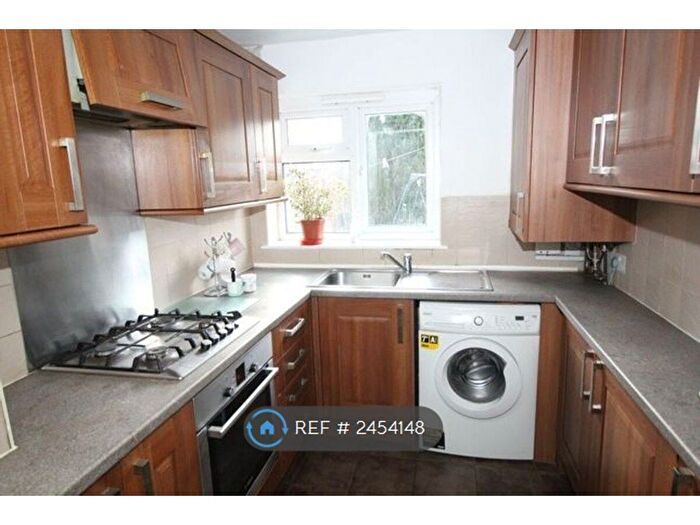 4 Bedroom Semi-Detached House To Rent In Trevino Drive, Leicester, LE4