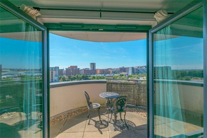 2 Bedroom Flat To Rent In The Water Quarter, Galleon Way, Cardiff, CF10