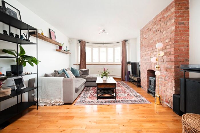 3 Bedroom Flat For Sale In Beaufort Park, Golders Green, NW11