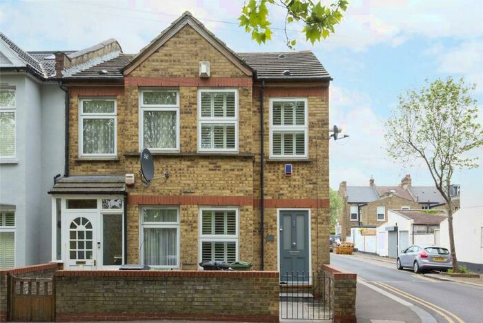 2 Bedroom End Of Terrace House To Rent In Chelmsford Road, Walthamstow, London, E17