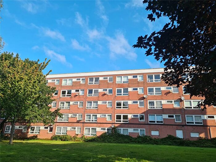 3 Bedroom Flat To Rent In Irving Road, Maybush, Southampton, SO16