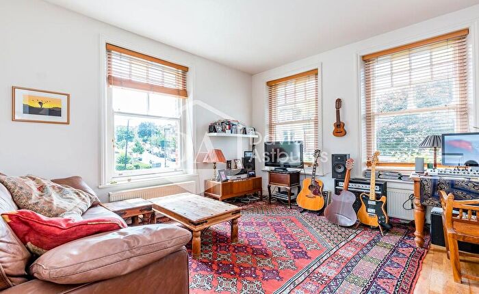 1 Bedroom Apartment To Rent In Hillfield Avenue, Crouch End, London, N8