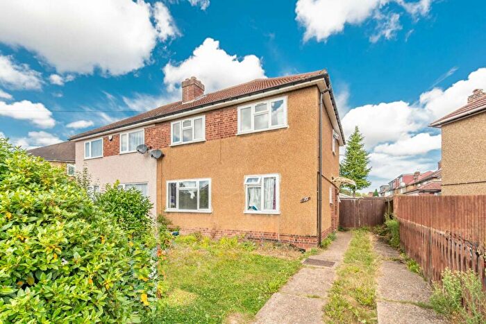 3 Bedroom Flat To Rent In Charlbury Avenue, Stanmore, HA7