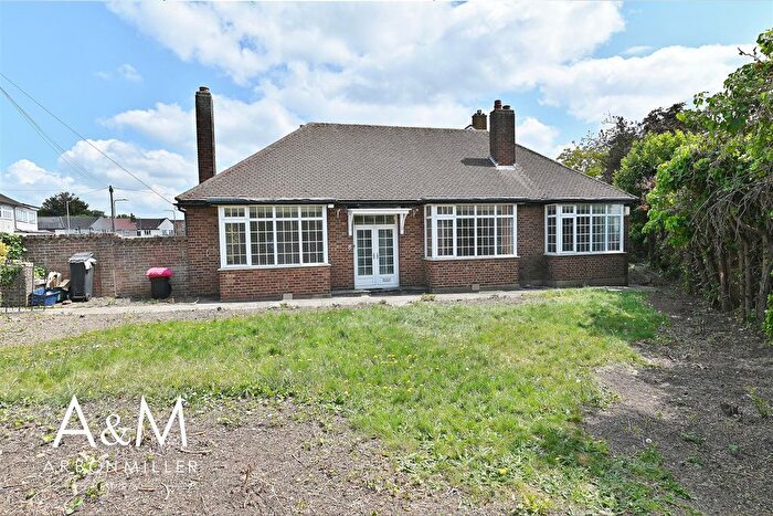 4 Bedroom Bungalow To Rent In Mossford Lane, Barkingside, IG6