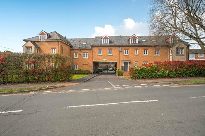 2 Bedroom Apartment For Sale In Highway Avenue, Maidenhead, SL6