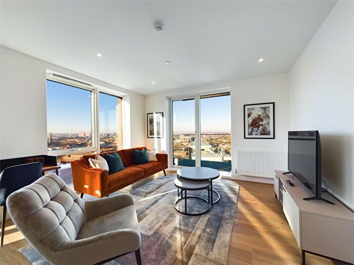 2 Bedroom Flat To Rent In The Regent, Snow Hill Wharf, Shadwell Street, Birmingham, B4