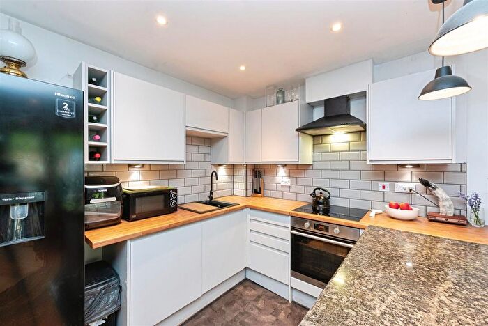 2 Bedroom Flat For Sale In Challenge Court, Langhorn Drive, Twickenham, TW2
