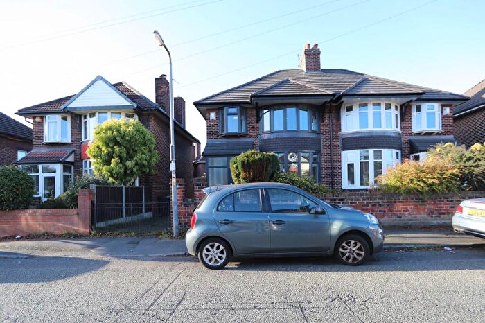 3 Bedroom Semi Detached House For Sale In Hardmans Road, Whitefield, M45