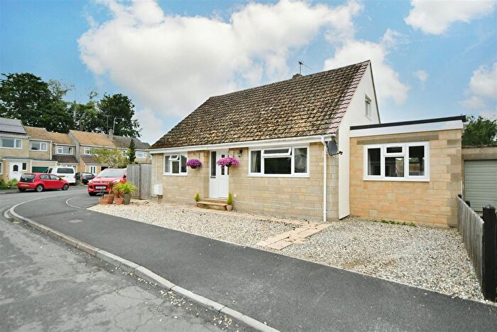 4 Bedroom Detached Bungalow To Rent In Lakeside, Fairford, GL7