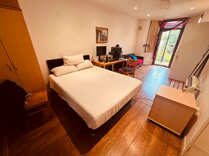Studio To Rent In Langham Road, London, N15
