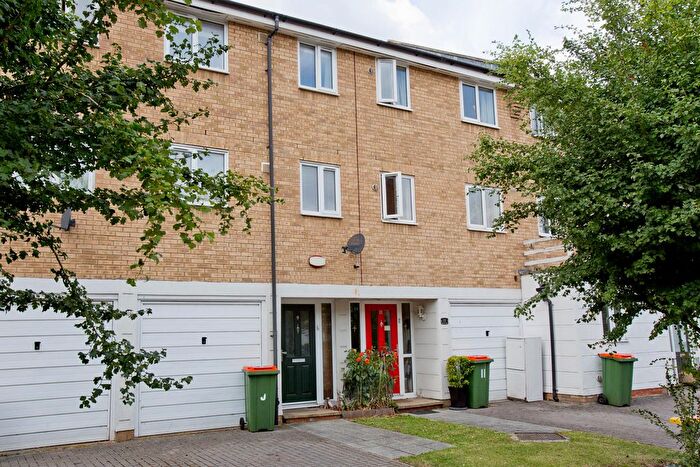 3 Bedroom End Of Terrace House For Sale In Swansea Court, London, E16
