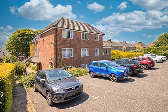 2 Bedroom Flat For Sale In Dane Park Road, Ramsgate, Kent, CT11