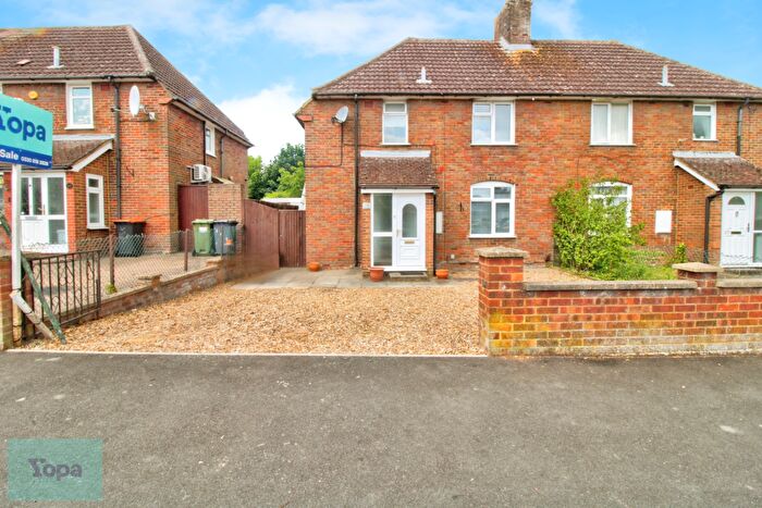 3 Bedroom Semi-Detached House For Sale In Chiltern Road, Dunstable, LU6