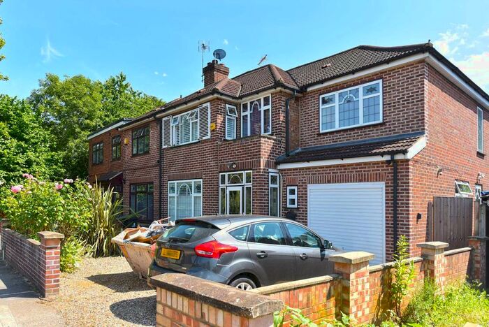 1 Bedroom Flat To Rent In Leaver Gardens, Perivale, UB6