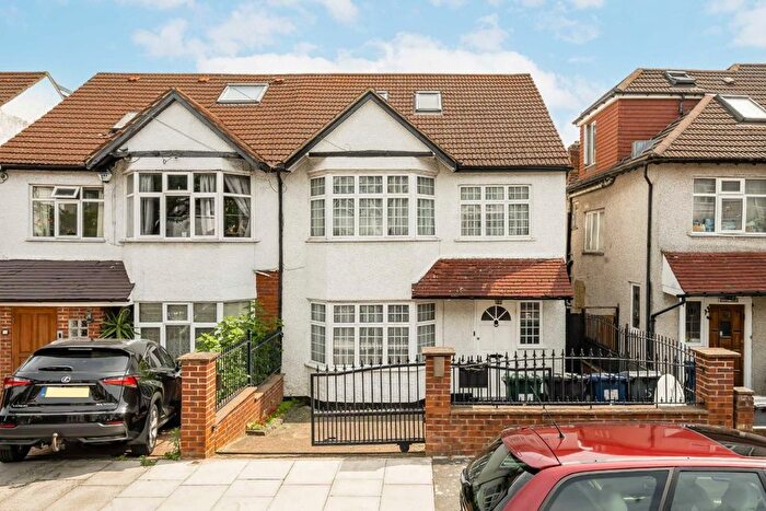 5 Bedroom Semi-Detached House For Sale In Aprey Gardens, London, NW4