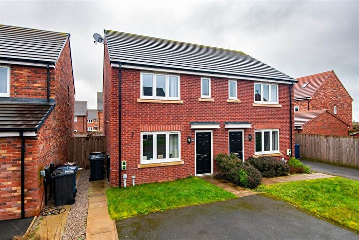 3 Bedroom Semi Detached House For Sale In Goldcrest Avenue, Leyland, PR26