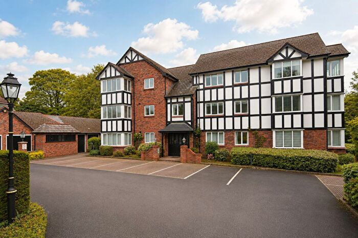2 Bedroom Flat For Sale In Heyes Lane, Alderley Edge, SK9