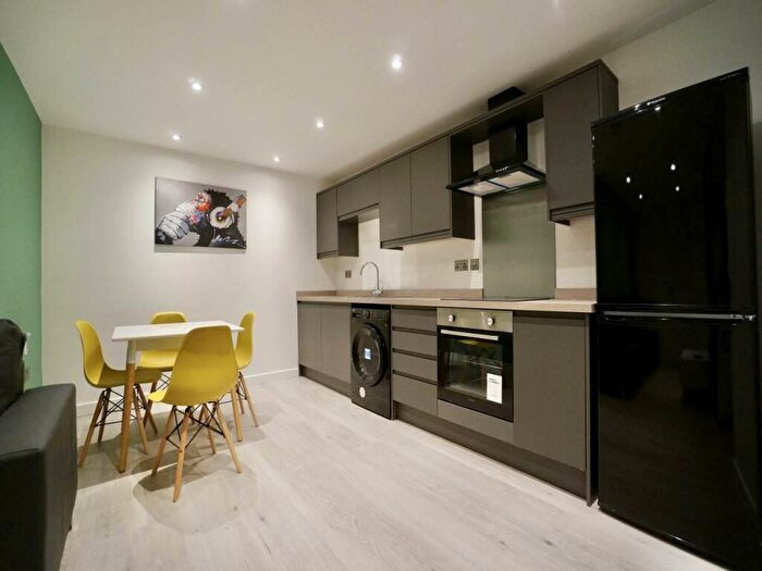 2 Bedroom Apartment To Rent In York Place, Bangor, LL57