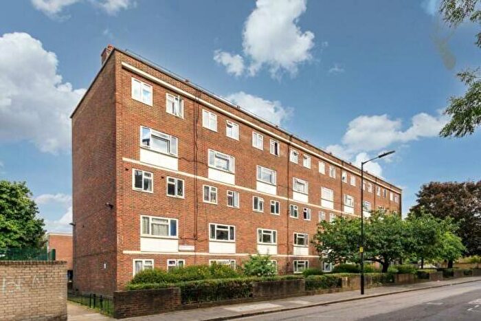 3 Bedroom Maisonette To Rent In Hemsworth Court, London, Hoxton, N1