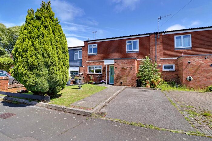 3 Bedroom Terraced House For Sale In Crookhorn Lane, Crookhorn, PO7