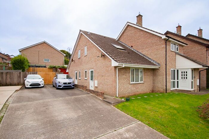 1 Bedroom Semi-detached House For Sale In Manor View, Par, PL24