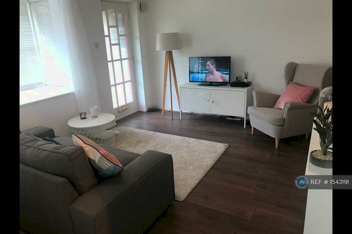 Studio To Rent In Orchard Grove, London, SE20