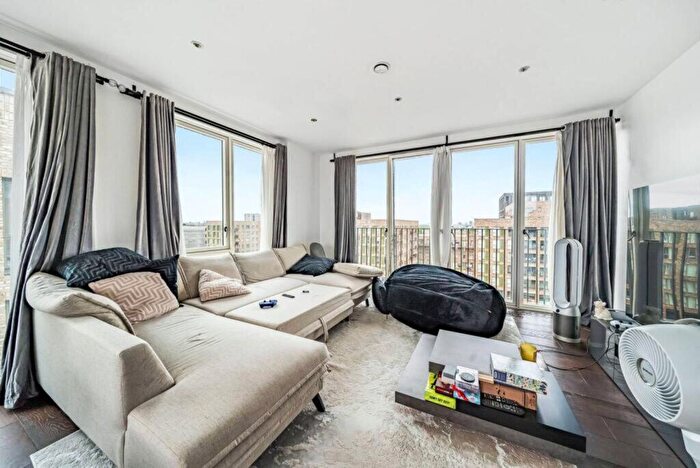 3 Bedroom Apartment To Rent In Baillie Apartments, Gallions Reach, London, E16