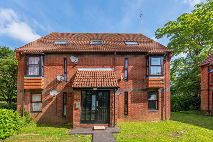 1 Bedroom Apartment To Rent In Alexander Close, Barnet, EN4